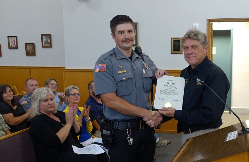 Baxter County Sheriff honors two deputies for saving lives