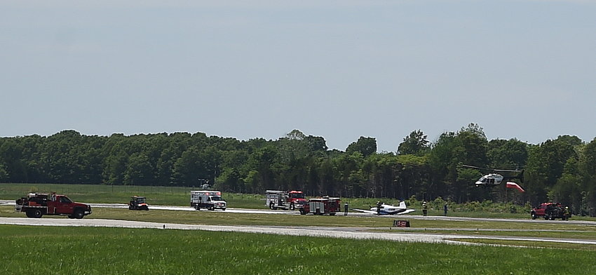 An airplane was forced to make an emergency landing at the Baxter County Airport after the plane's landing gear failed Friday afternoon. The single-engine plane touched down at the airport about 1:50 p.m., landing on its belly in the grass, parallel to the airport's runway.
