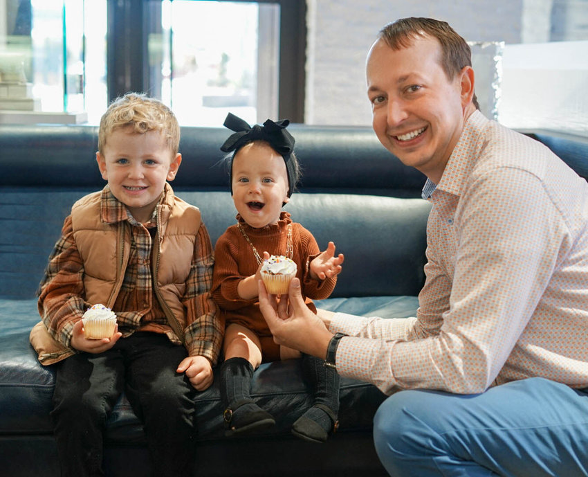 Chris Carter of Carter&rsquo;s Jewel Chest prepares for the annual &ldquo;Carat Cake&quot; event to benefit Christmas Wish by sharing cupcakes with the 2022 Carat Cake Kids, Kohler and Beckett Batterton.   Submitted Photo