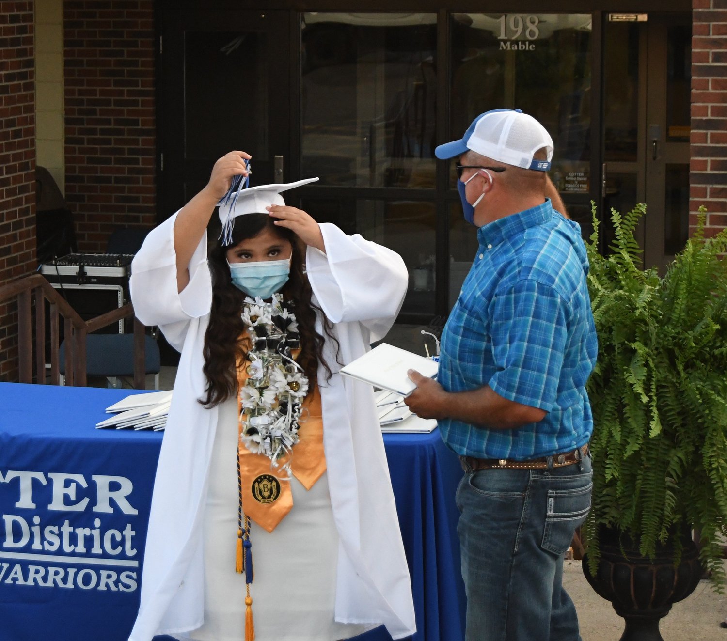 Cotter takes graduation ceremony outside Baxter Bulletin