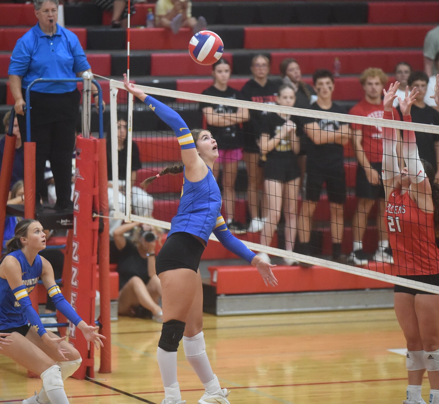 Lady Zizzers sweep Lady Bombers - Baxter Bulletin