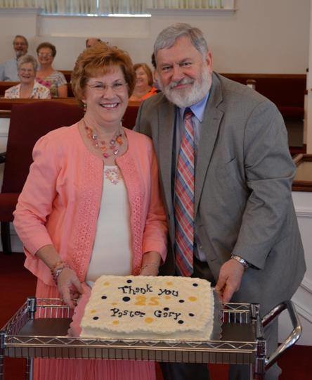 Pastor Gary Thomas of Elam Baptist Church in Gray and his wife, Judy, present a cake in honor of 25 years at the congregation.