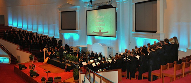The Roswell Street Baptist Church Choir and Orchestra open the Sunday evening inspirational rally with “Holy, Holy, Holy.” A total of 608 individuals attended the service. JOE WESTBURY/Index
