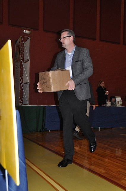 State missionary Buck Burch, who serves in Cooperative Program and Stewardship Ministries, delivers a box of materials to the booth he was setting up in the exhibit hall in Roswell Street’s gymnasium. JOE WESTBURY/Index