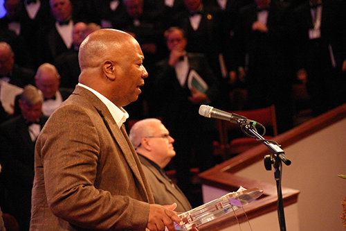 Bernard Miller, state missionary for Southwest Atlanta Association, prays the benediction for the final session Tuesday night. SCOTT BARKLEY/Index