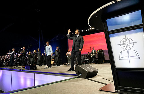 Julio Arriola leads worship during the annual meeting of the Southern Baptist Convention Wednesday, June 15 in St. Louis. MATT MILLER/Special