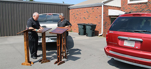 North Georgia Association director Bob Bagley delivers the pulpits he made in his woodshop to Ernesto Mendez in the association building parking lot. Bagley has led the association for 30 years. Mendez arrived as pastor of Iglesia Bautista Nueva Vida in 1991. SCOTT BARKLEY/INDEX