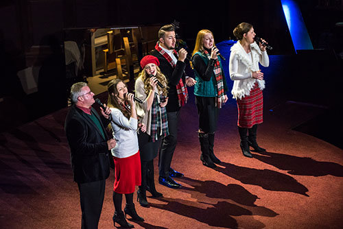 Left to right, Phil Collingsworth, Brooklyn Collingsworth Blair, Courtney Collingsworth Metz, Philip Collingsworth, Olivia Collingsworth, and Kim Collingsworth sing for the First Baptist Atlanta crowd. JEFF ROGERS/FBC Atlanta