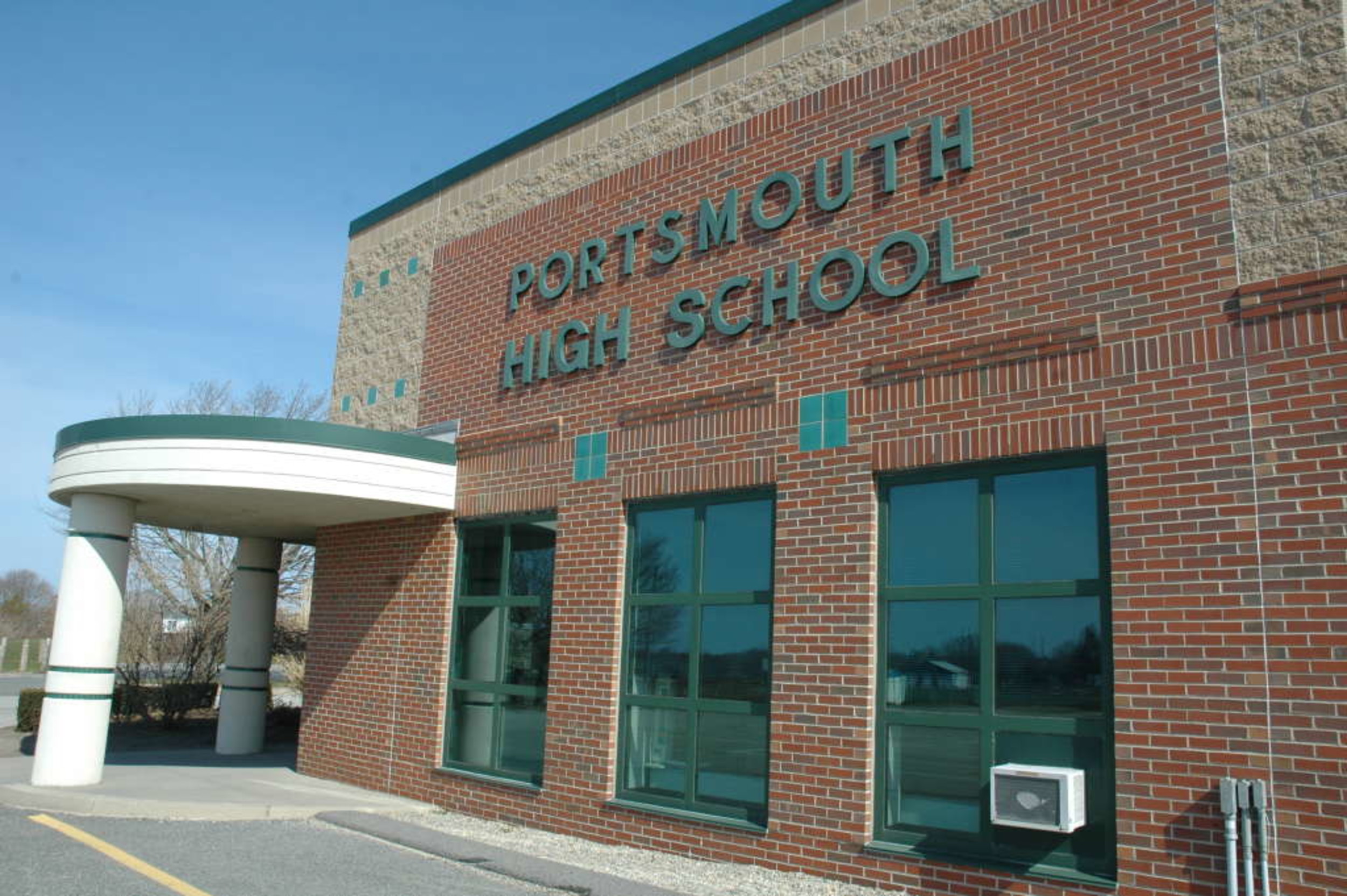 Portsmouth schools mull over PARCC scores | EastBayRI.com - News ...