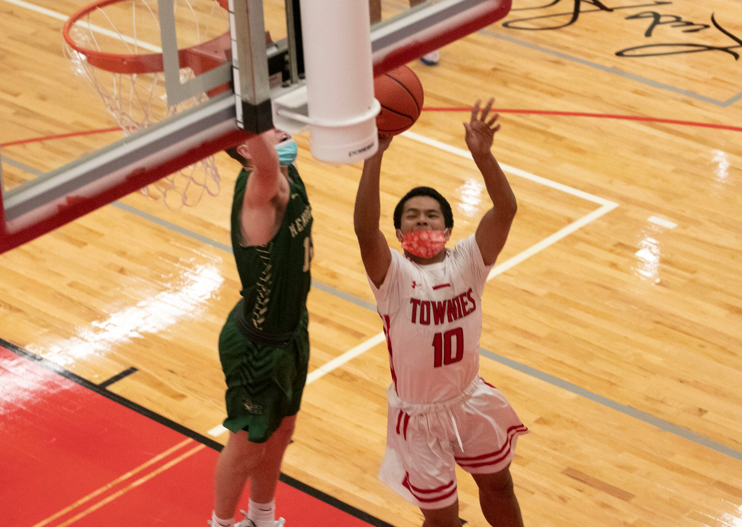 Denzy Suazo sinks a jumper in the third quarter.