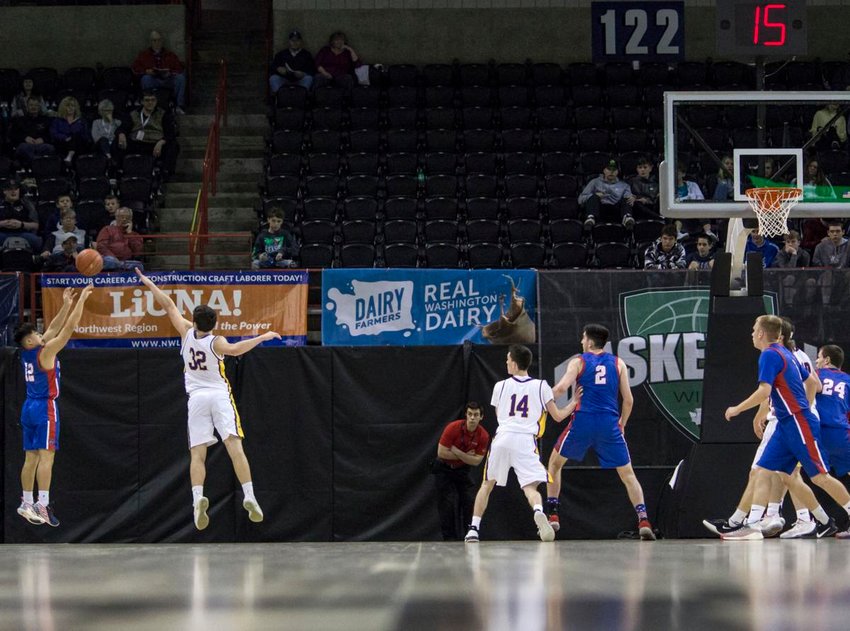 Onalaska and Willapa Valley battle during the first round of the 1A boys basketball state tournament in Spokane on March 4, 2020. (Brandon Hansen / For The Chronicle)